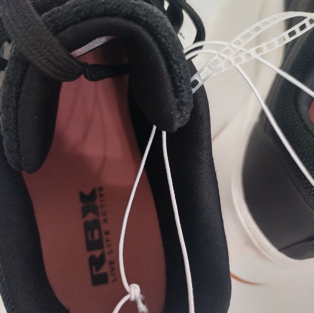 Shoes - Picture 2 of 7